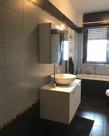 Accogliente E Moderno Trilocale Apartment